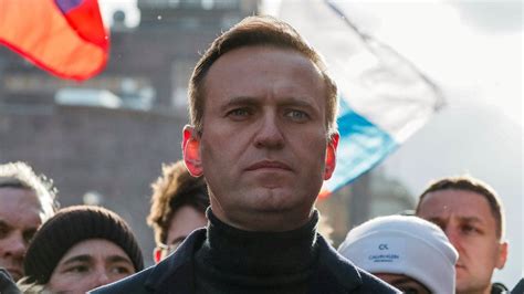 Il Caso Navalny: Un Avvelenamento Misterioso e le Sue Ramificazioni Geopolitiche